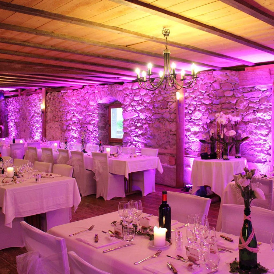 Salle de mariage mise en lumière